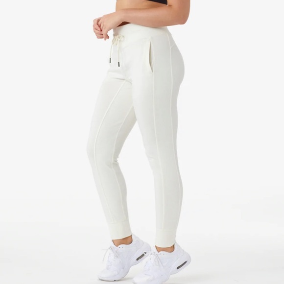 NWT Lolë Dionne Joggers - Gardenia White - Size S - Picture 1 of 3